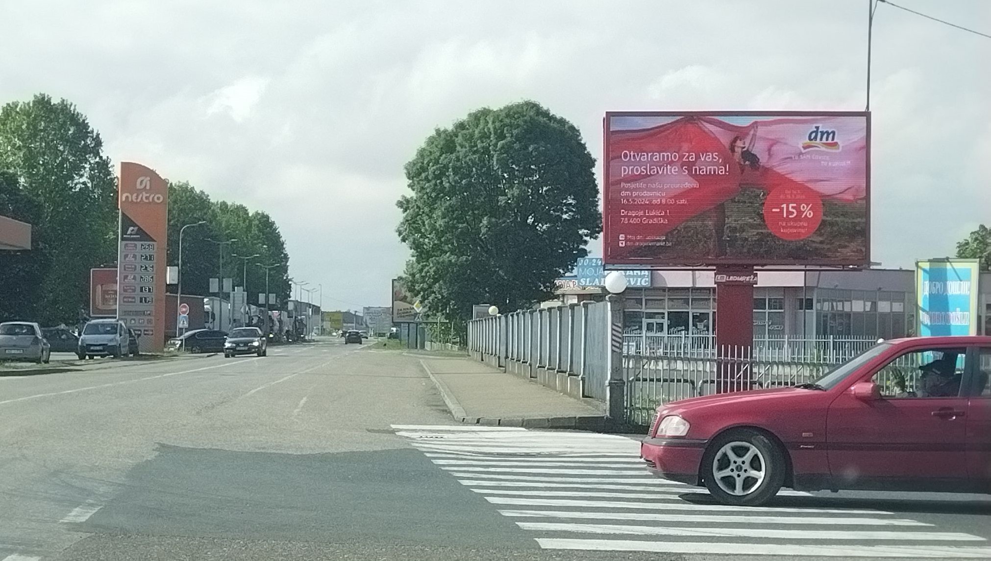 GRADISKA - Granicni prelaz, ulaz u BIH, autobuska stanica, BP Nestro petrol (2)