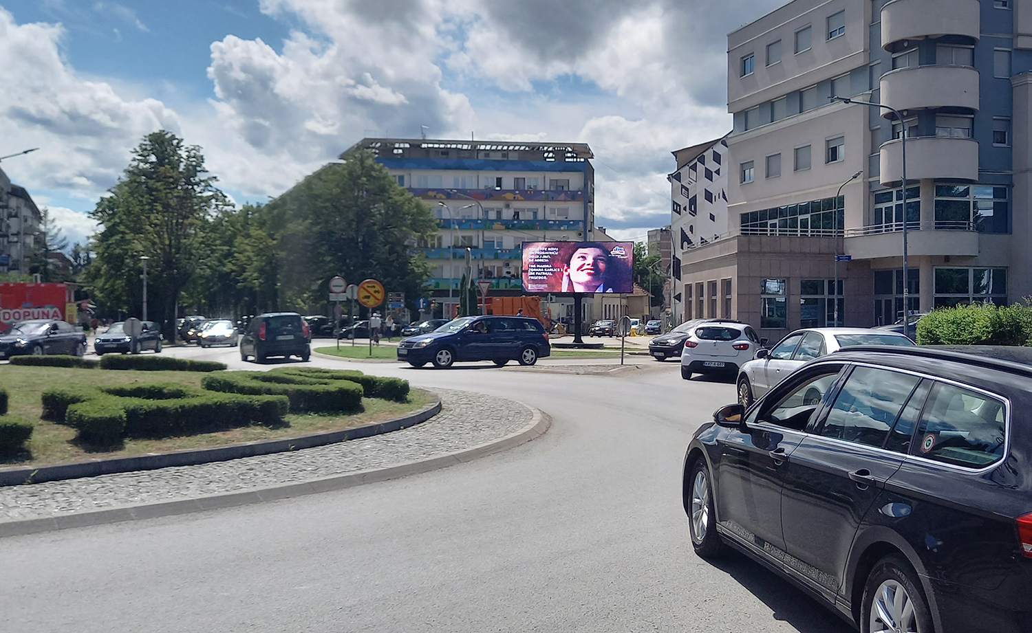 PRIJEDOR - Centar grada, kružni tok prema zgradi Opštine