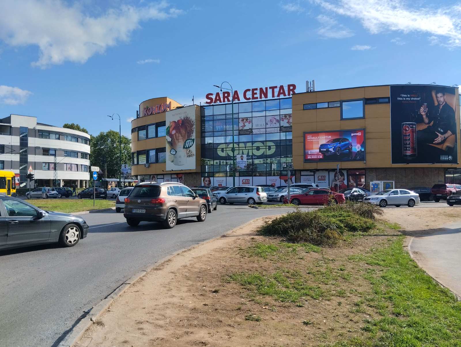 SARAJEVO - Kružni tok, Ilidža, kod Tržnog centra Sara